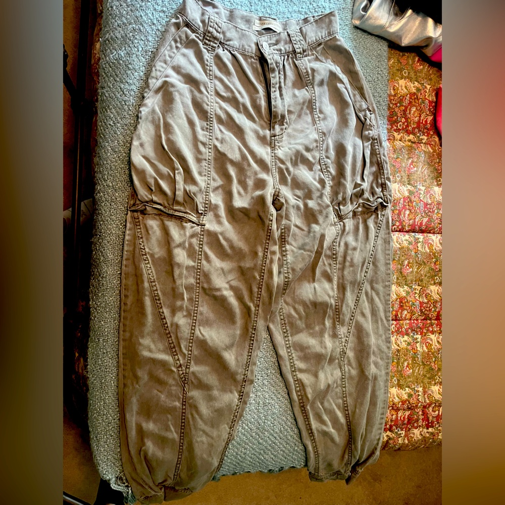 Urban Outfitters US 0 / UK 4 olive cargo pants with snap ankles